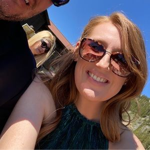 Meet your Posher, Danielle